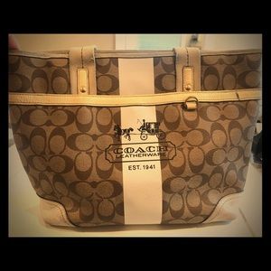 Medium size coach purse